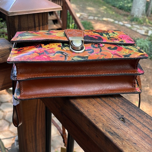 Patricia Nash LANZA Summer Roses Crossbody/Clutch/Wristlet NWT - Picture 5 of 12